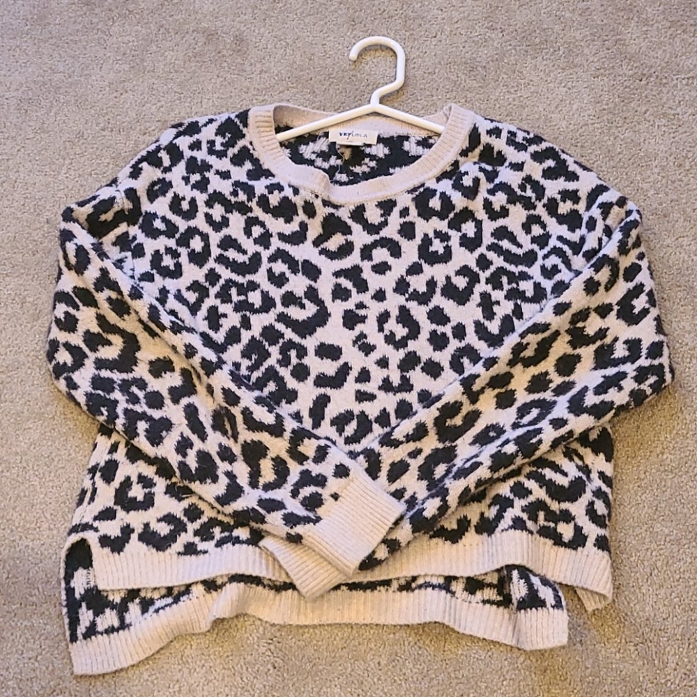 Sweater/ sweatshirt